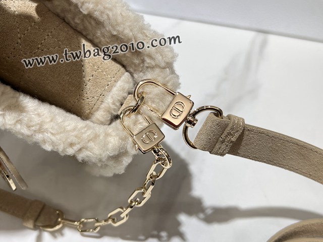 Dior专柜新款迪奥高仿原单横款中号Lady D-Joy手袋米色绒面革米白色羊皮革皮毛一体 djfk1483